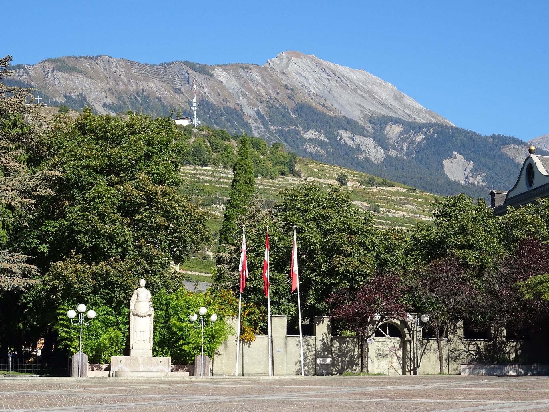 Planta Square, Sion